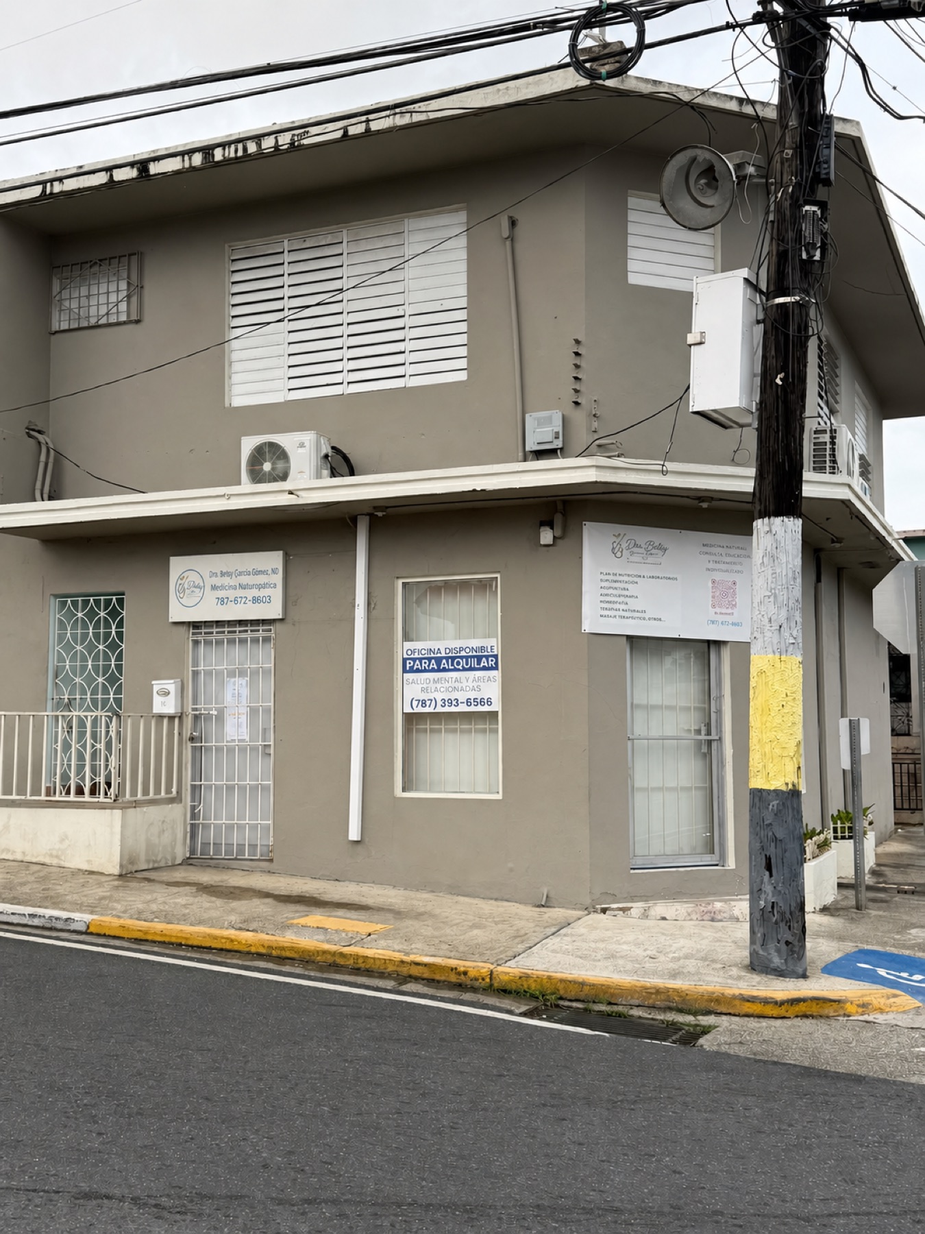 Fachada de la oficina de la Dra. Betsy García Gómez en la esquina de las calles Celso Barbosa y Luna